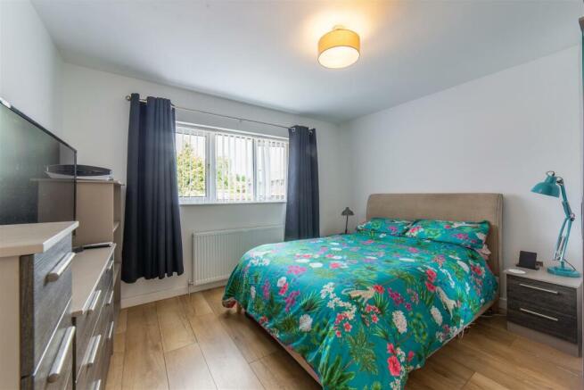 4 Tenby Close-2.jpg