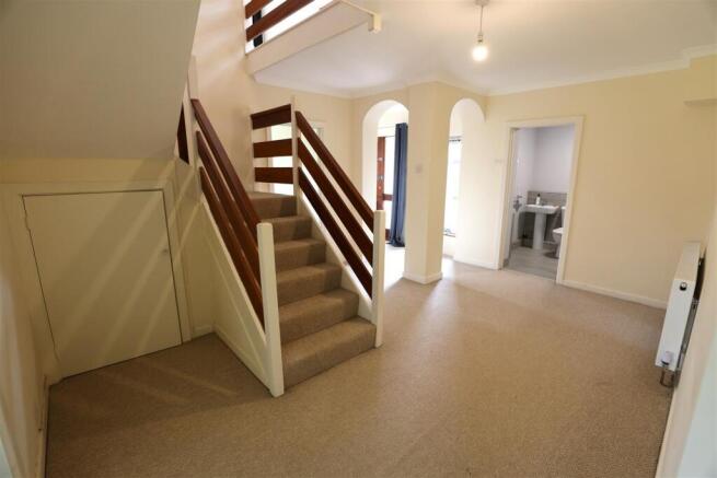 Entrance hallway .JPG