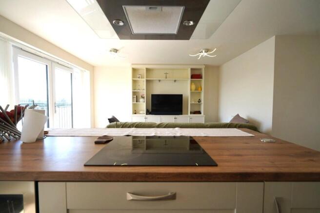 2 bed Flat for sale Image 7