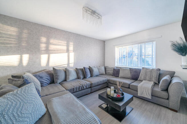 1392895-2-695b90c...