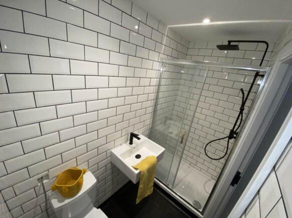 Apt 3 Bank House bat