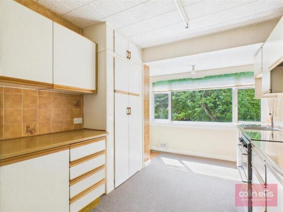 2 bed Flat for sale Image 7