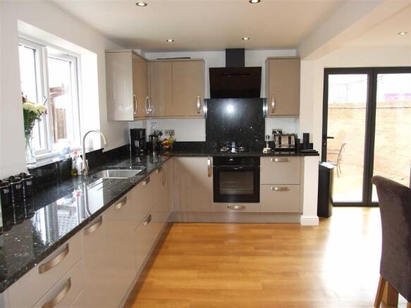 Fitted Kitchen/Family Room