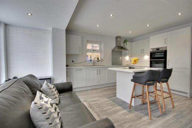 4 bed Detached for sale Image 9