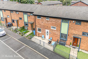 59, Graythorpe Walk, Salford M5 4HR