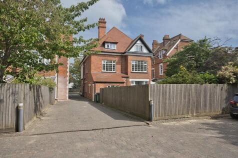 Earls Avenue, Folkestone, Kent, CT20