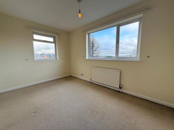 Bedroom 1.jpg