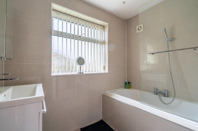 4 bed Semi-Detached for sale Image 11