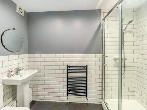 2 bed Apartment for sale Image 11