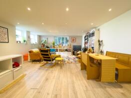 Flat 3, New Walpole House, Fountain Close, Woolwich SE18 6XL