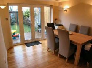 DINING ROOM/FAMILY ROOM 10' x 10'