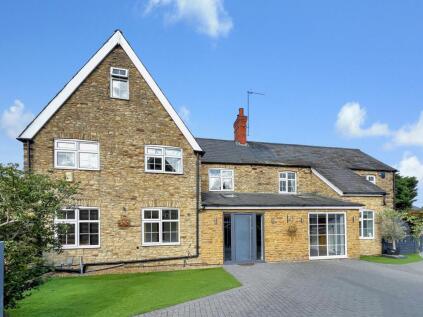 High Street, Collingtree, Northampton, NN4