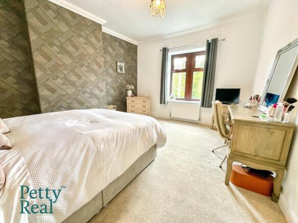 3 bed Terraced for sale Image 11