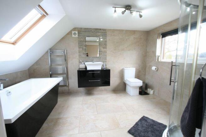 ENSUITE BATHROOM