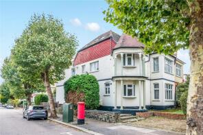 16e, Broomfield Lane, Southgate N13 4HB