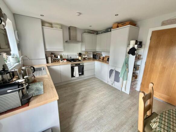 4 bed Semi-Detached for sale Image 6
