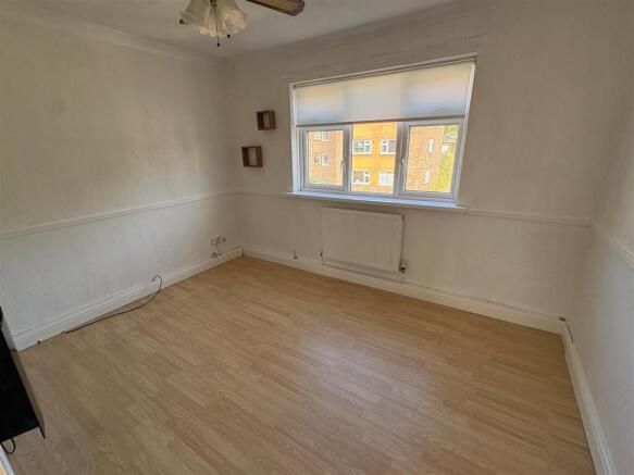 2 bed Apartment for sale Image 8