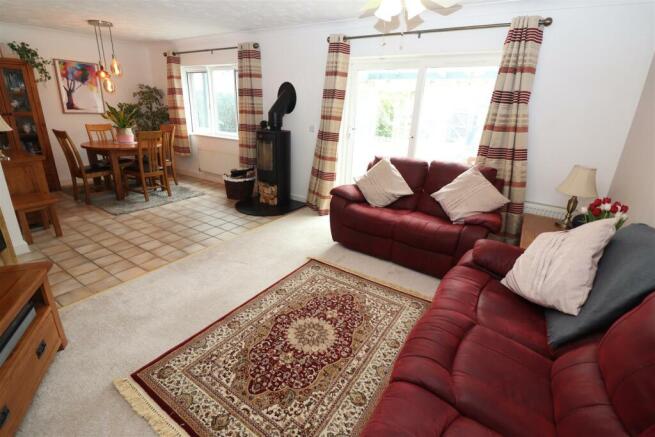 Lounge / Dining Room
