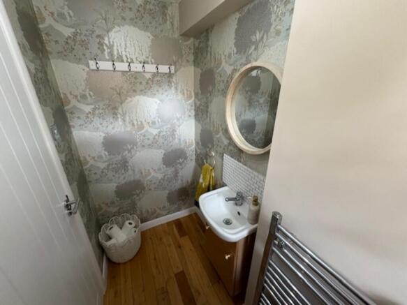 5 bed Detached for sale Image 7