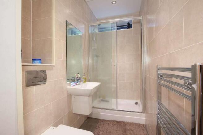 3 bed Flat to rent Image 9