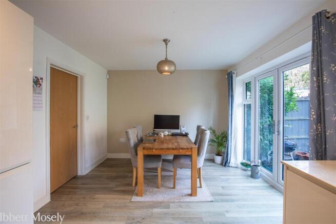 11 Dining Area.jpg