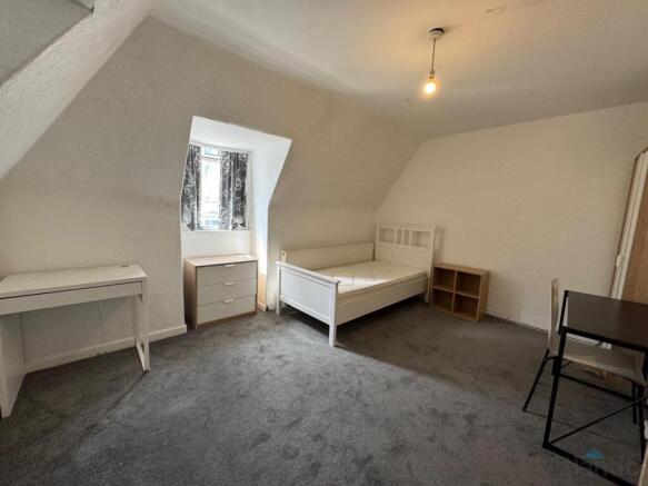 Large 3 Bedroom Flat