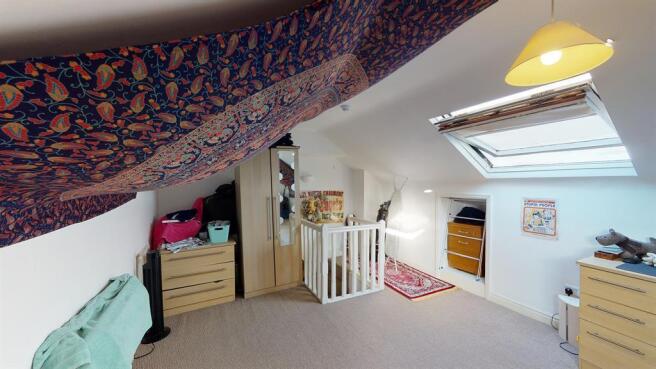 5 bed Semi-Detached for sale Image 10