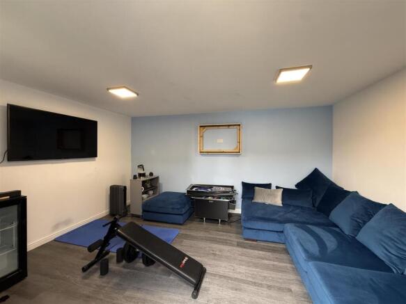 4 bed Detached for sale Image 5