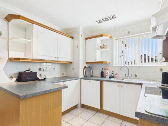 Kitchen 2.jpg