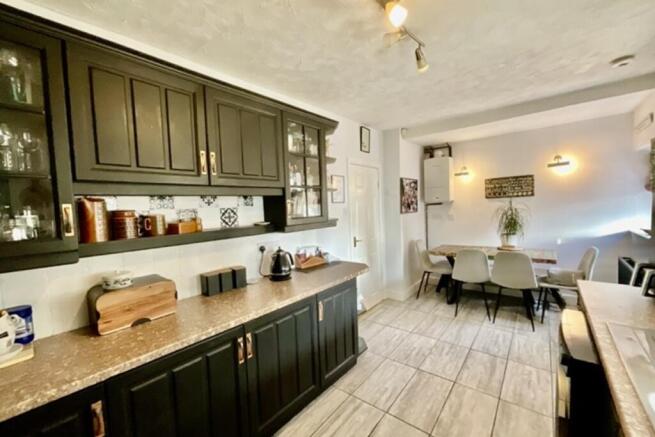 3 bed Semi-Detached for sale Image 10