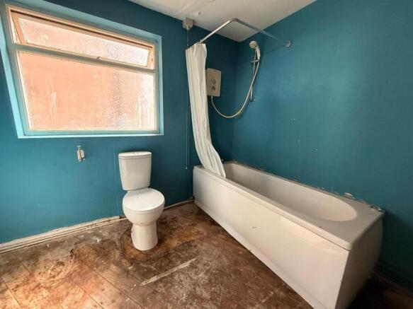 4 bed House for sale Image 11