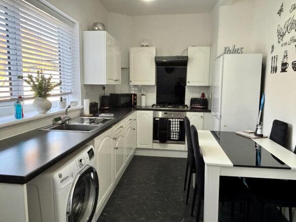 3 bed Semi-Detached for sale Image 4