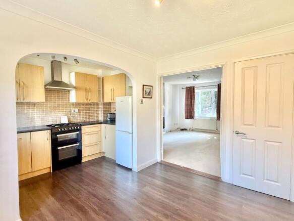 KITCHEN/DINING ROOM
