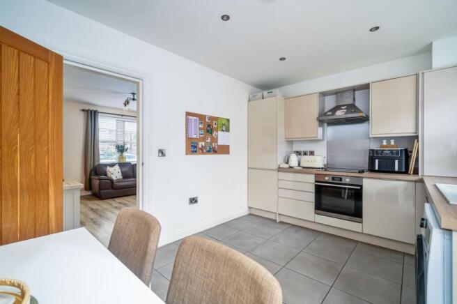 3 bed Semi-Detached for sale Image 6