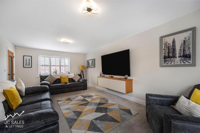 4 bed Detached for sale Image 4