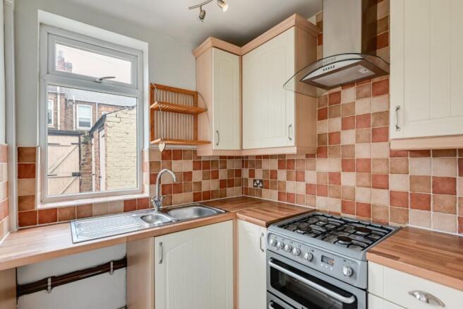 2 bed Terraced to rent Image 5