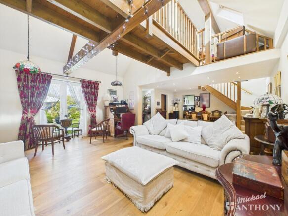 CAM02773G0-PR0357-STILL022