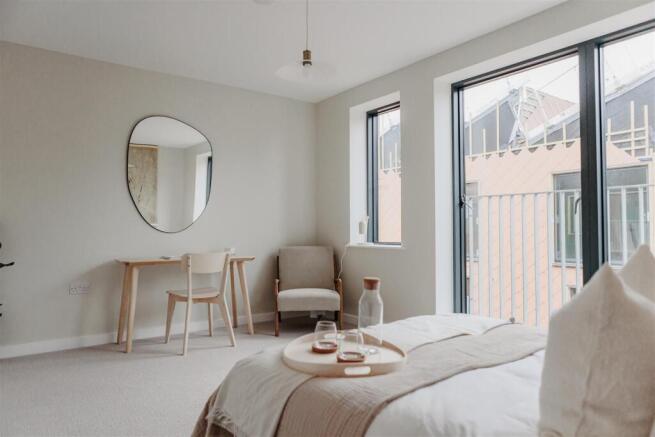 4 bed Town House to rent Image 5