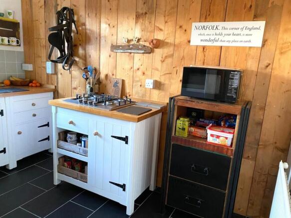 Kitchen 2.jpg