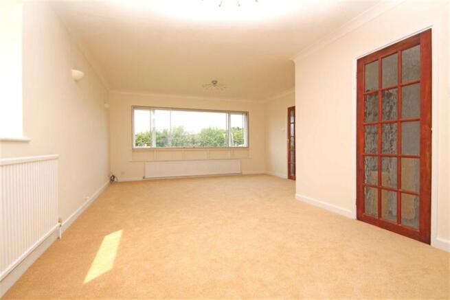 LIVING/DINING ROOM