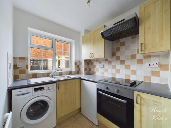 CAM01995G0-PR0131-STILL007