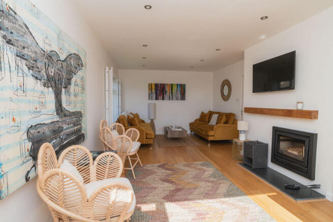 25 Court Park - Sitting Room.JPG