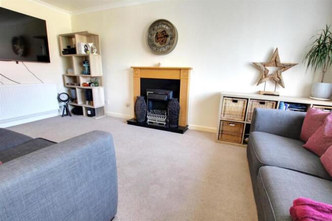 2 bed Flat for sale Image 4
