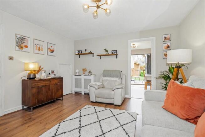 Howard Drive, Farnborough photo 4