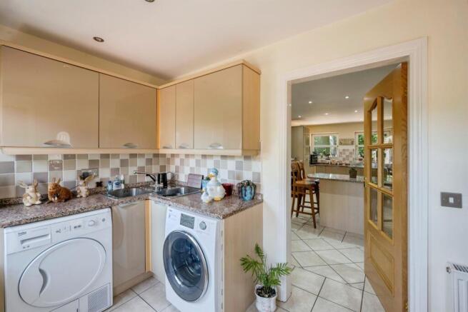 4 bed Detached for sale Image 12