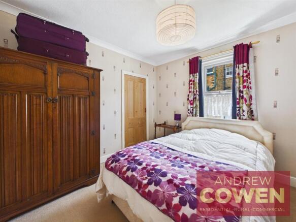 3 bed House for sale Image 10