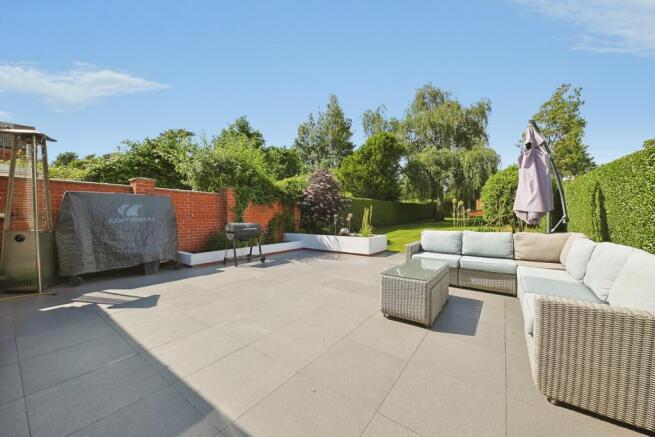 5 bed Semi-Detached for sale Image 9
