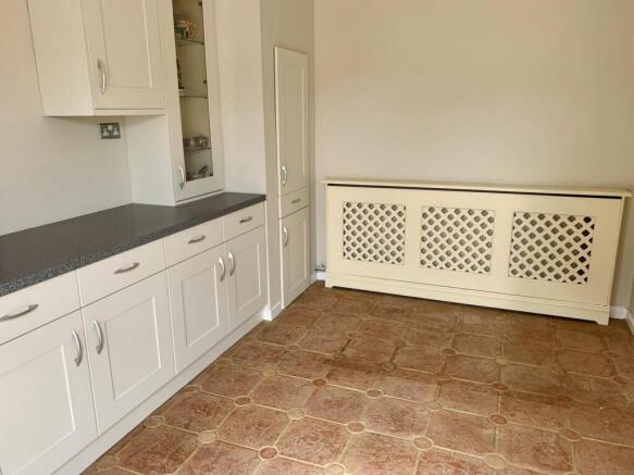 KITCHEN/DINING ROOM