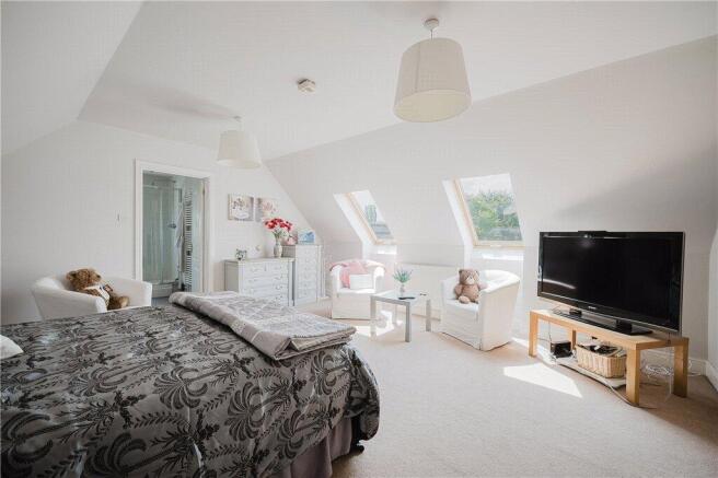 4 bed Detached for sale Image 11