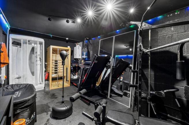 Garage/ Gym